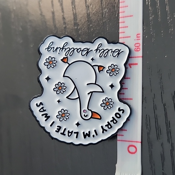 Charming Duck Brooch - White and Black - Picture 3 of 4